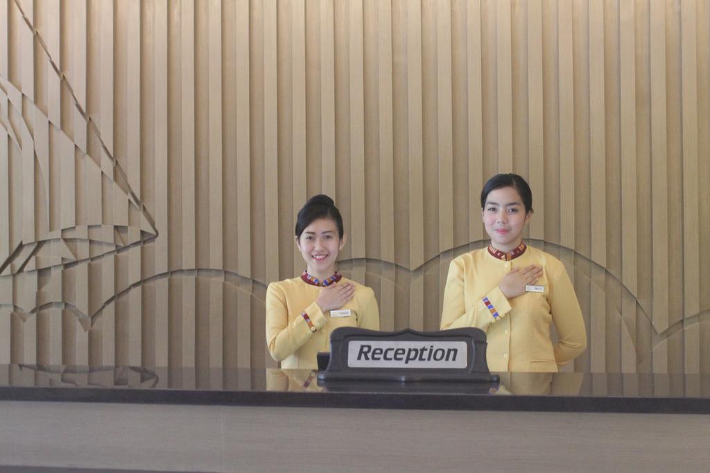 Dalton Hotel Makassar Exterior photo