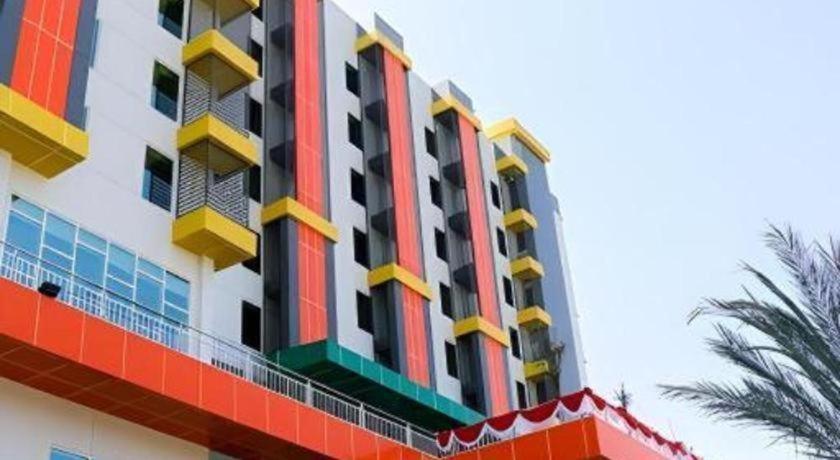 Dalton Hotel Makassar Exterior photo