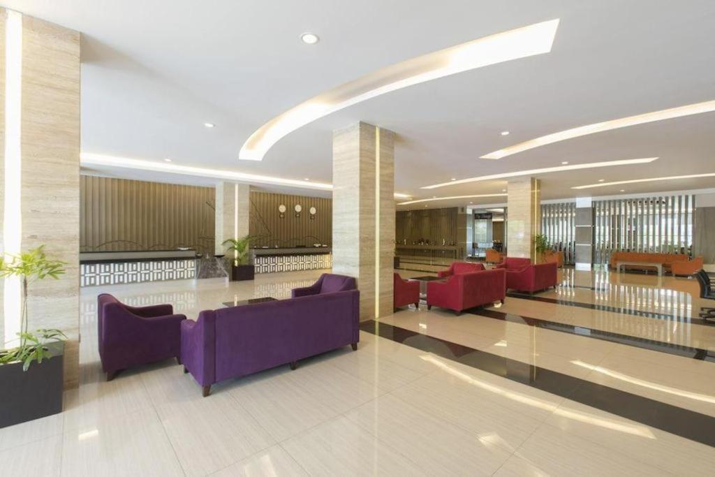 Dalton Hotel Makassar Exterior photo