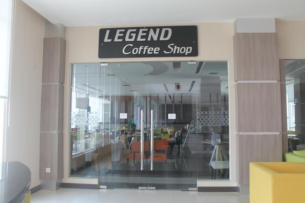 Dalton Hotel Makassar Exterior photo