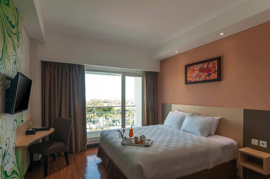 Dalton Hotel Makassar Exterior photo