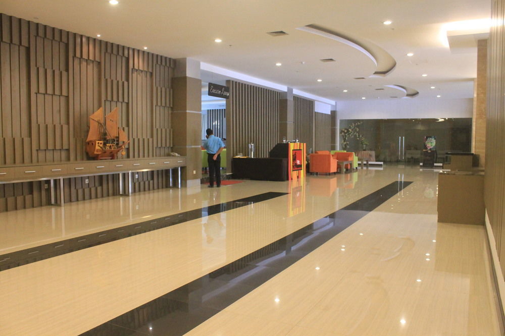 Dalton Hotel Makassar Exterior photo
